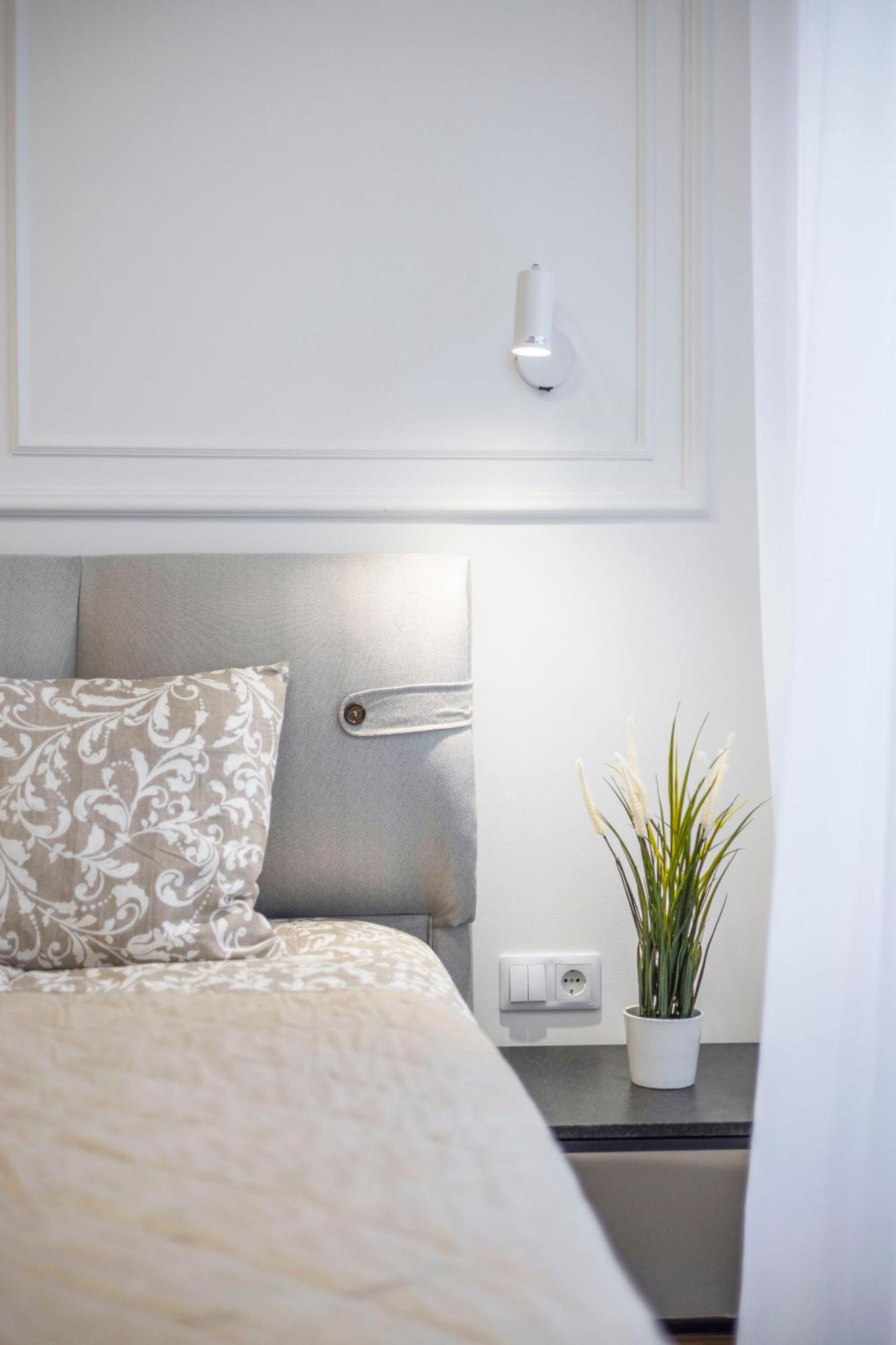 Appartement Luxurious 4bedrm 3bathrm W/ Balcony *