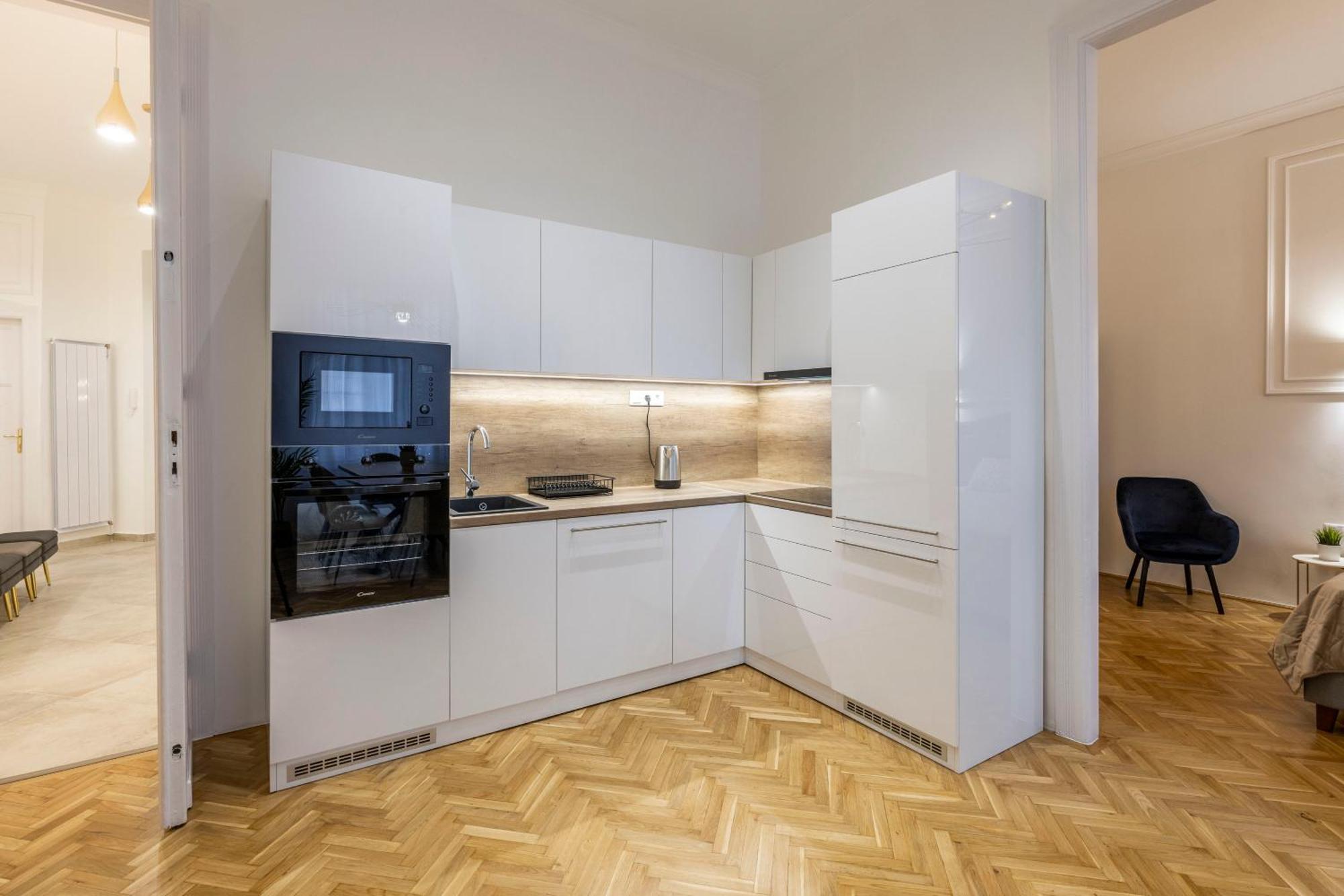Luxurious 4bedrm 3bathrm W/ Balcony Appartement Budapest