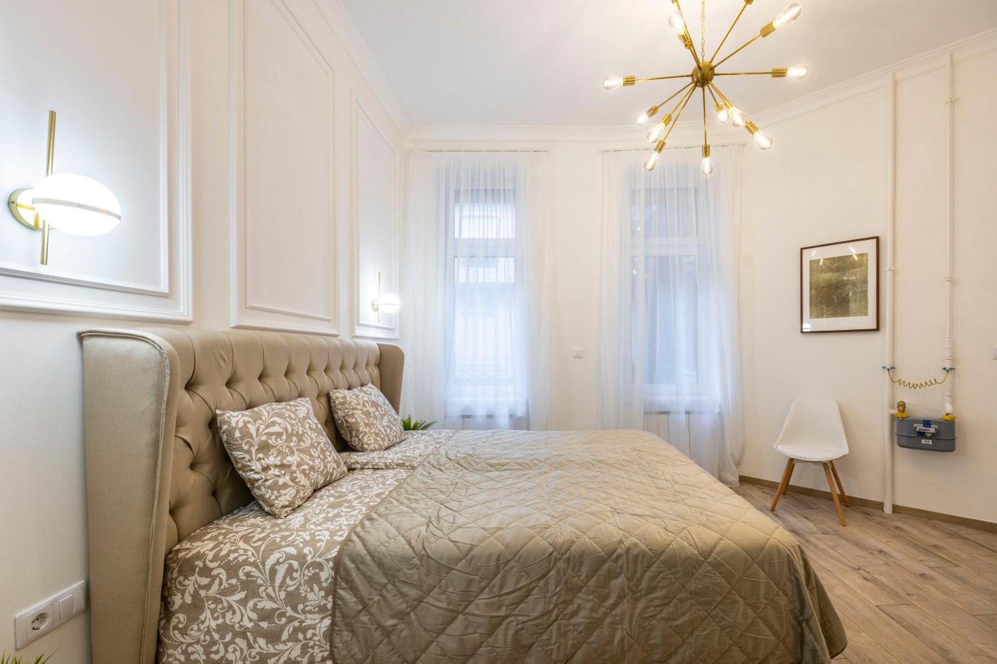 Luxurious 4bedrm 3bathrm W/ Balcony Appartement *