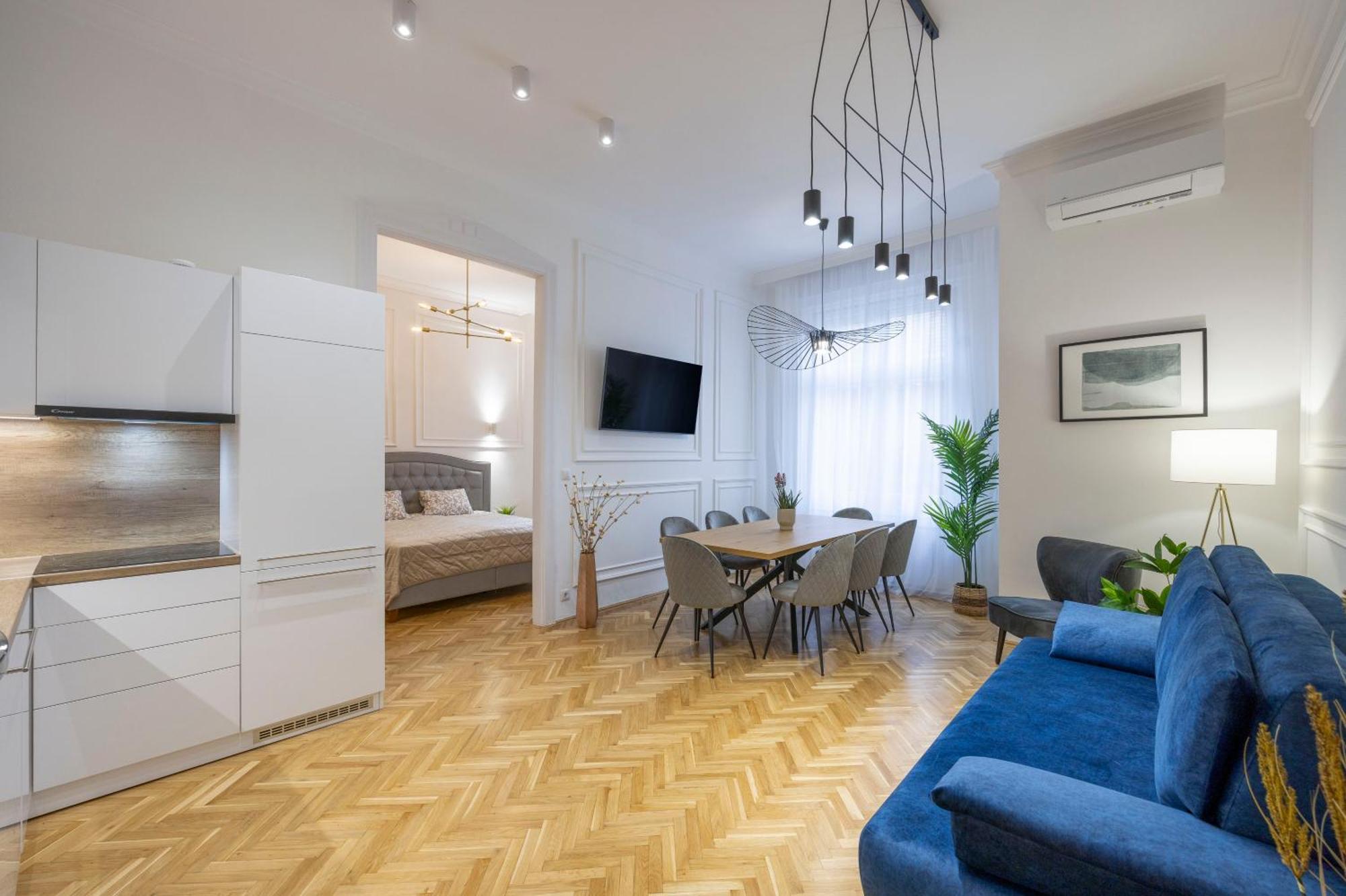 Appartement Luxurious 4bedrm 3bathrm W/ Balcony *