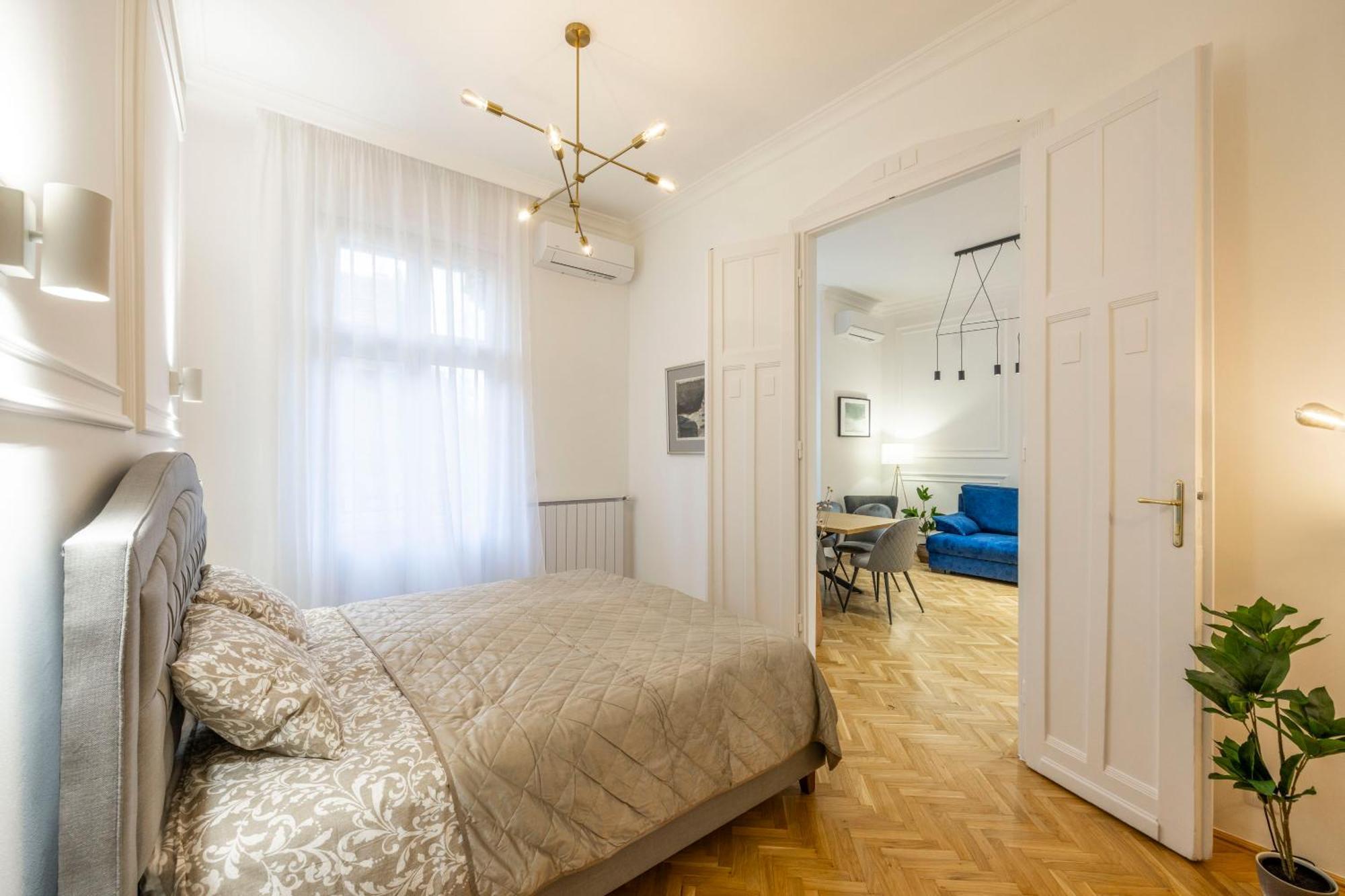 Appartement Luxurious 4bedrm 3bathrm W/ Balcony *