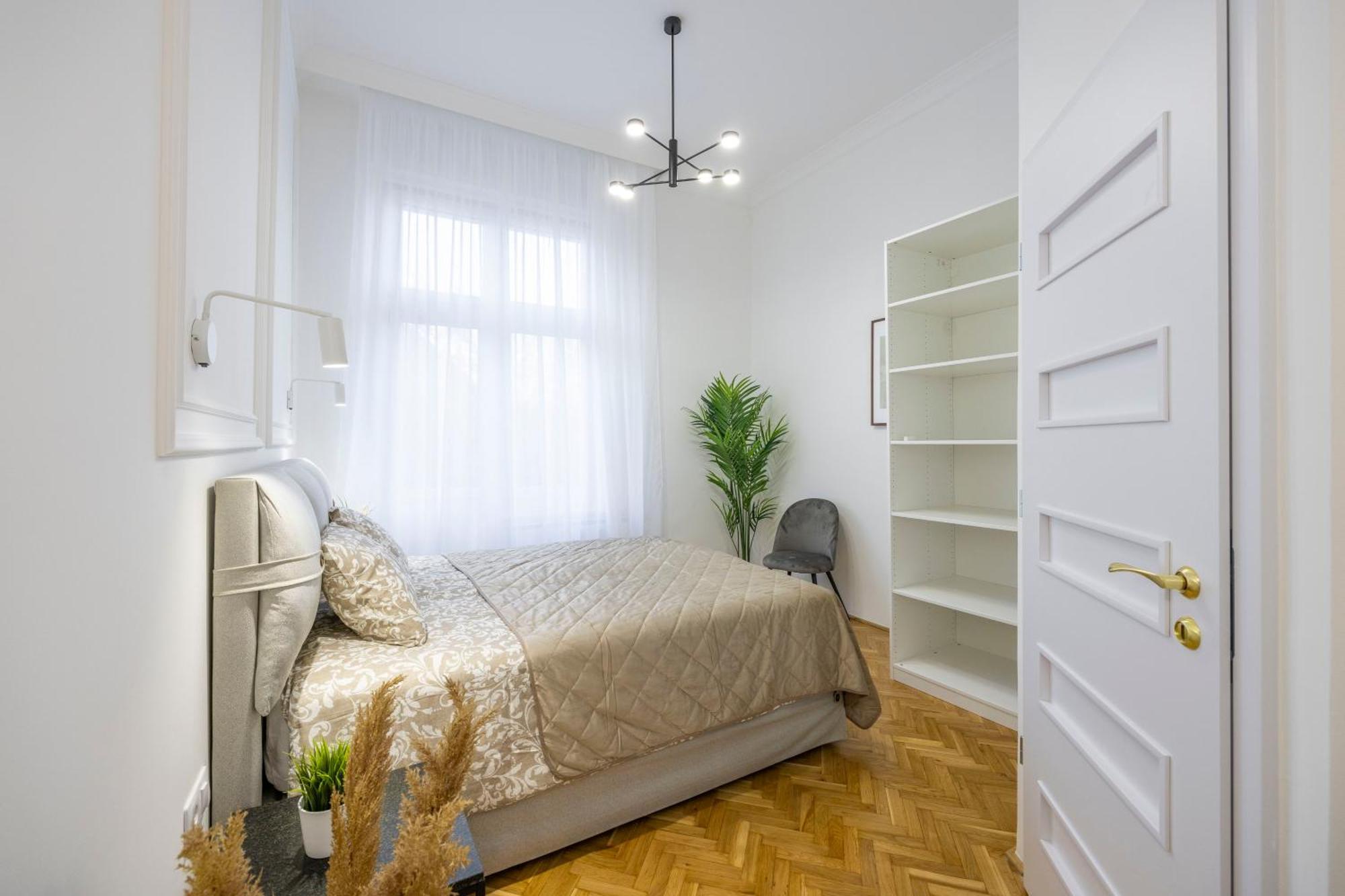 Luxurious 4bedrm 3bathrm W/ Balcony Appartement Budapest